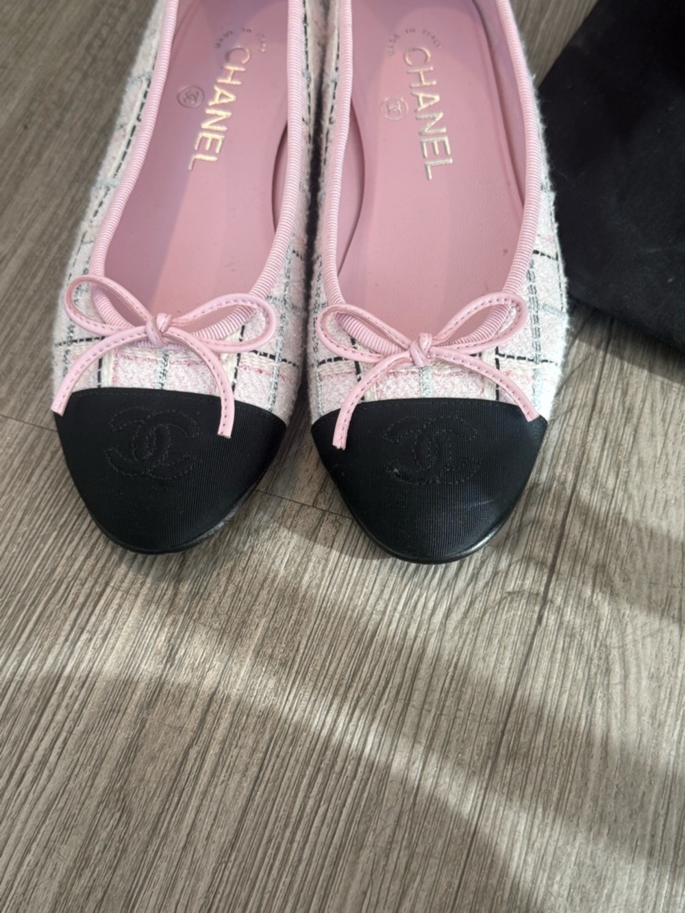 Chanel Pink and White Tweed CC Cap Toe Bow Ballet Flats - Picture 9 of 14